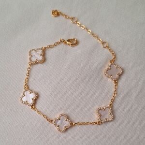 Gold and White Clover Chain Bracelet - Women's Fashion Jewelry